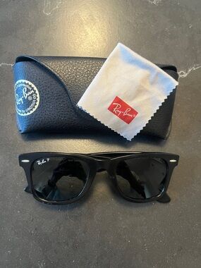 Ray-Ban Wayfarer Polarized Black Sunglasses with case and cloth